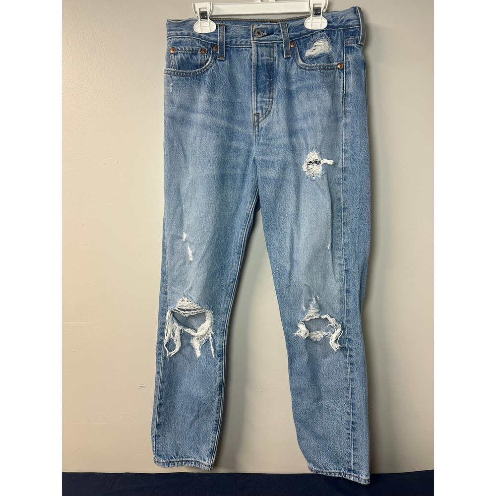 Levis | Wedgie Straight Distressed Jeans Light Wash Denim | Size 26